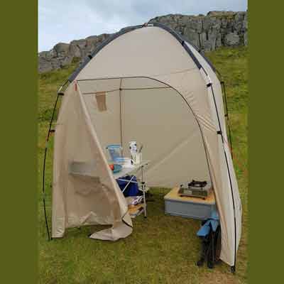 Dusch- & Gerätezelt als  Windschutz